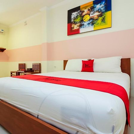 RedDoorz near Jalan Jendral Sudirman Manado Hotel Bagian luar foto