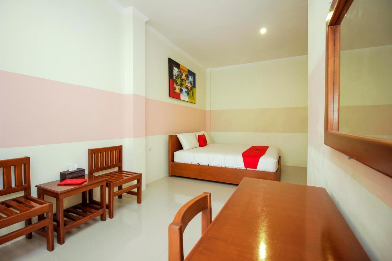 RedDoorz near Jalan Jendral Sudirman Manado Hotel Bagian luar foto