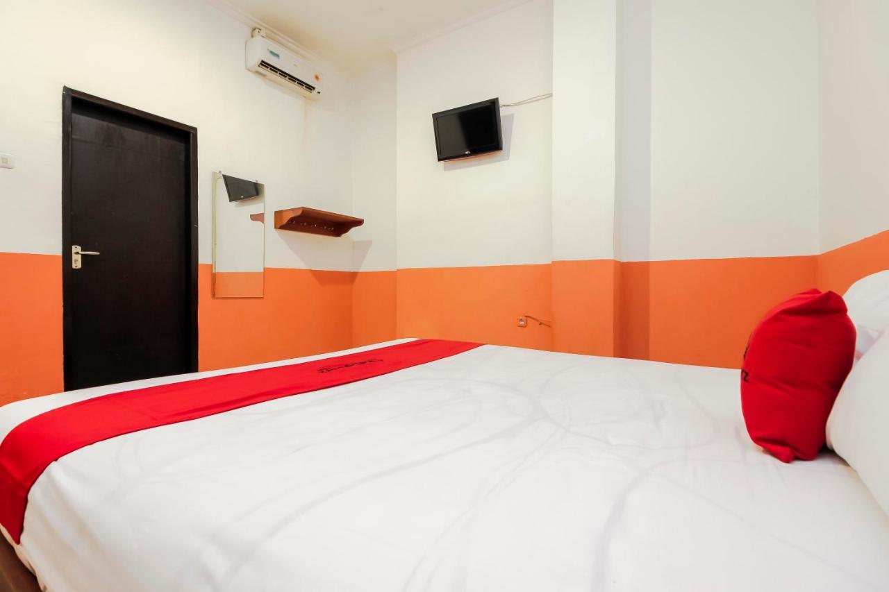 RedDoorz near Jalan Jendral Sudirman Manado Hotel Bagian luar foto
