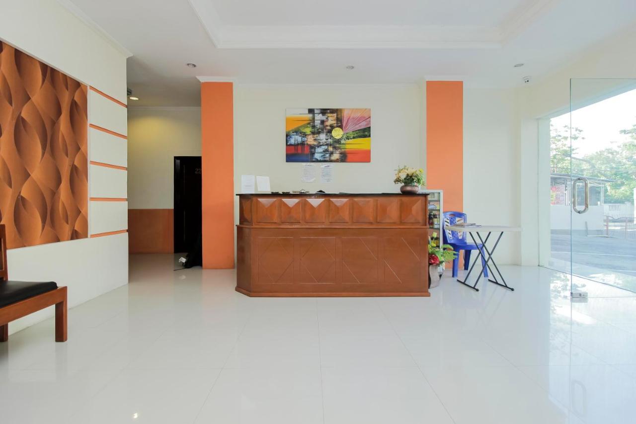 RedDoorz near Jalan Jendral Sudirman Manado Hotel Bagian luar foto
