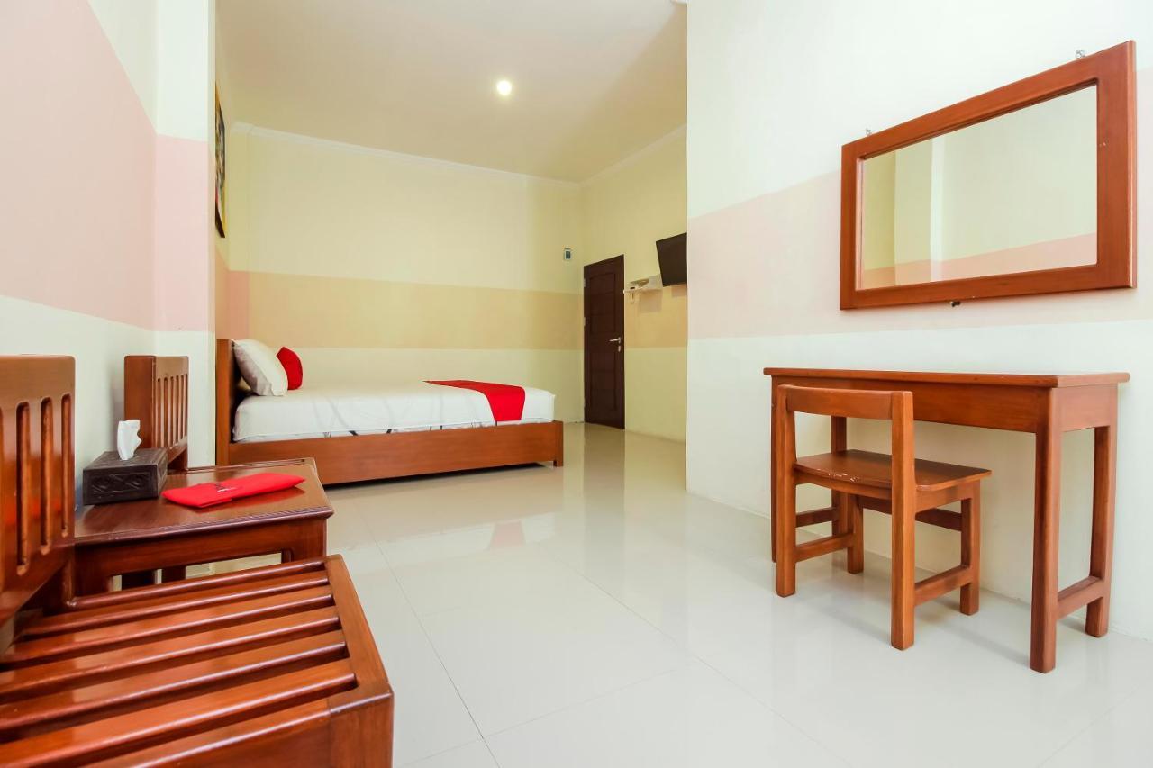 RedDoorz near Jalan Jendral Sudirman Manado Hotel Bagian luar foto