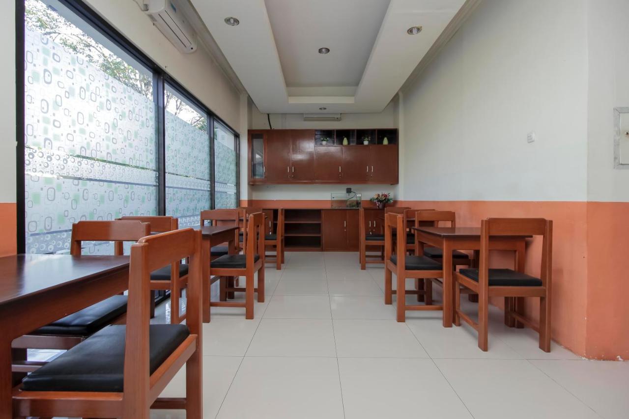RedDoorz near Jalan Jendral Sudirman Manado Hotel Bagian luar foto