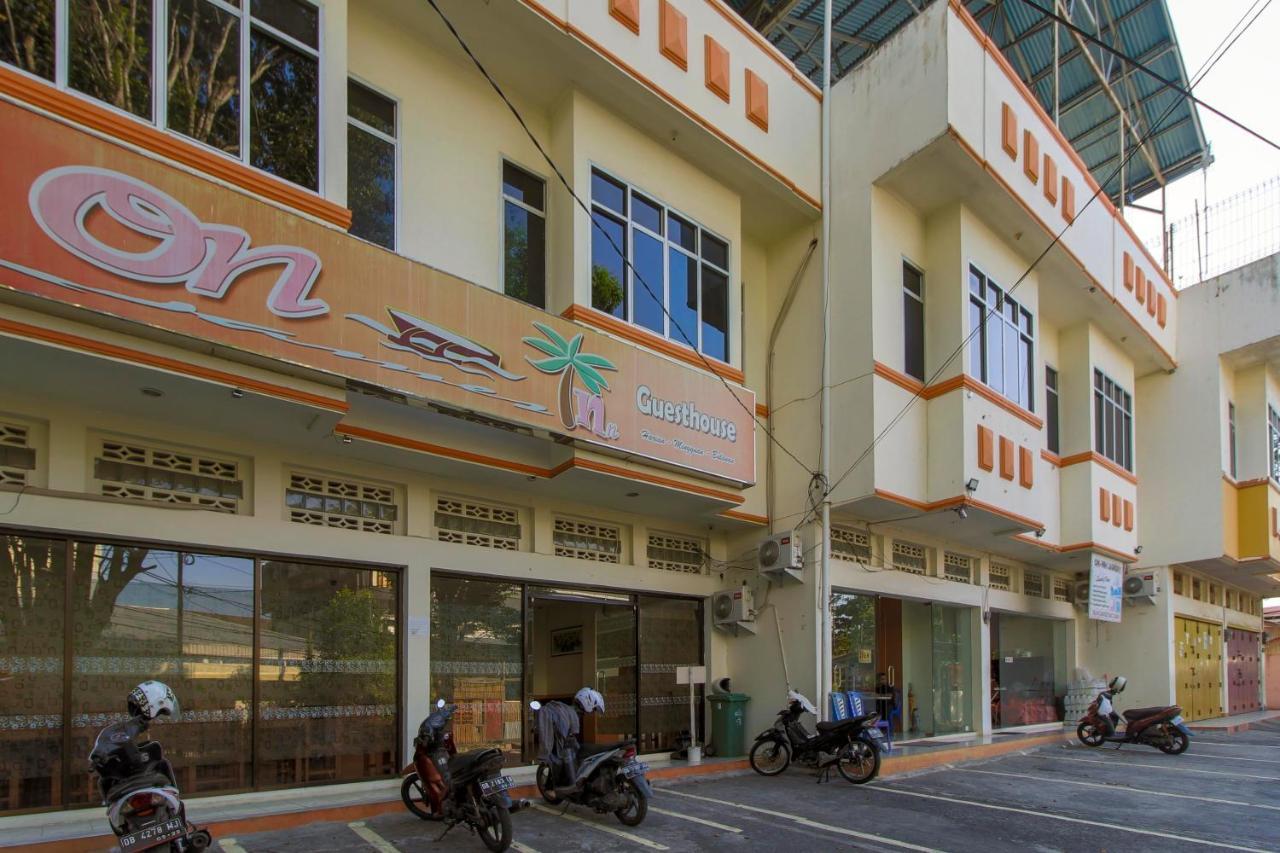 RedDoorz near Jalan Jendral Sudirman Manado Hotel Bagian luar foto