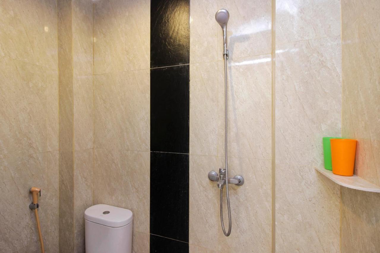 RedDoorz near Jalan Jendral Sudirman Manado Hotel Bagian luar foto