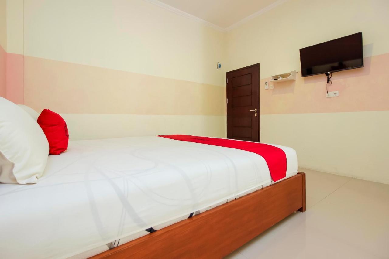 RedDoorz near Jalan Jendral Sudirman Manado Hotel Bagian luar foto