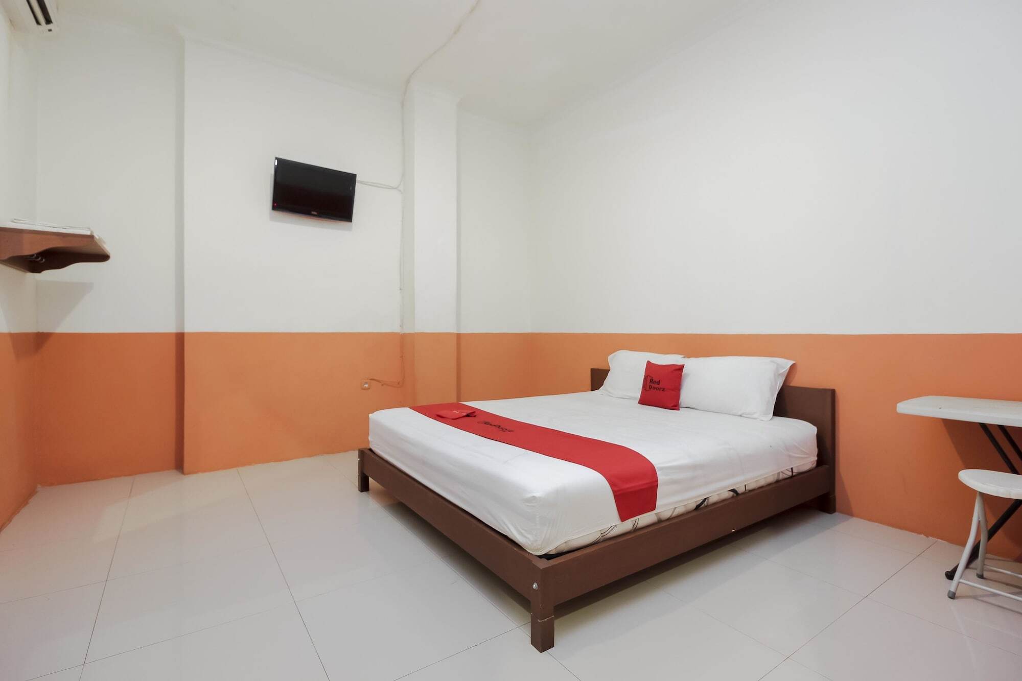 RedDoorz near Jalan Jendral Sudirman Manado Hotel Bagian luar foto