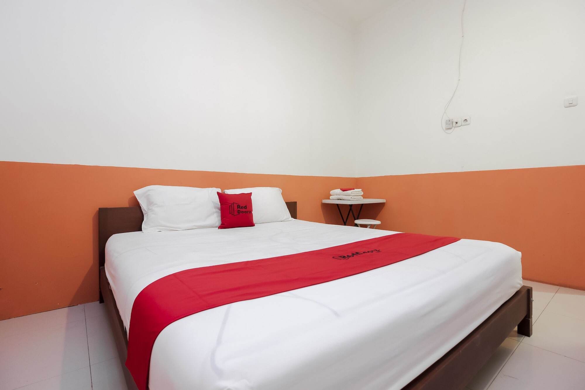RedDoorz near Jalan Jendral Sudirman Manado Hotel Bagian luar foto
