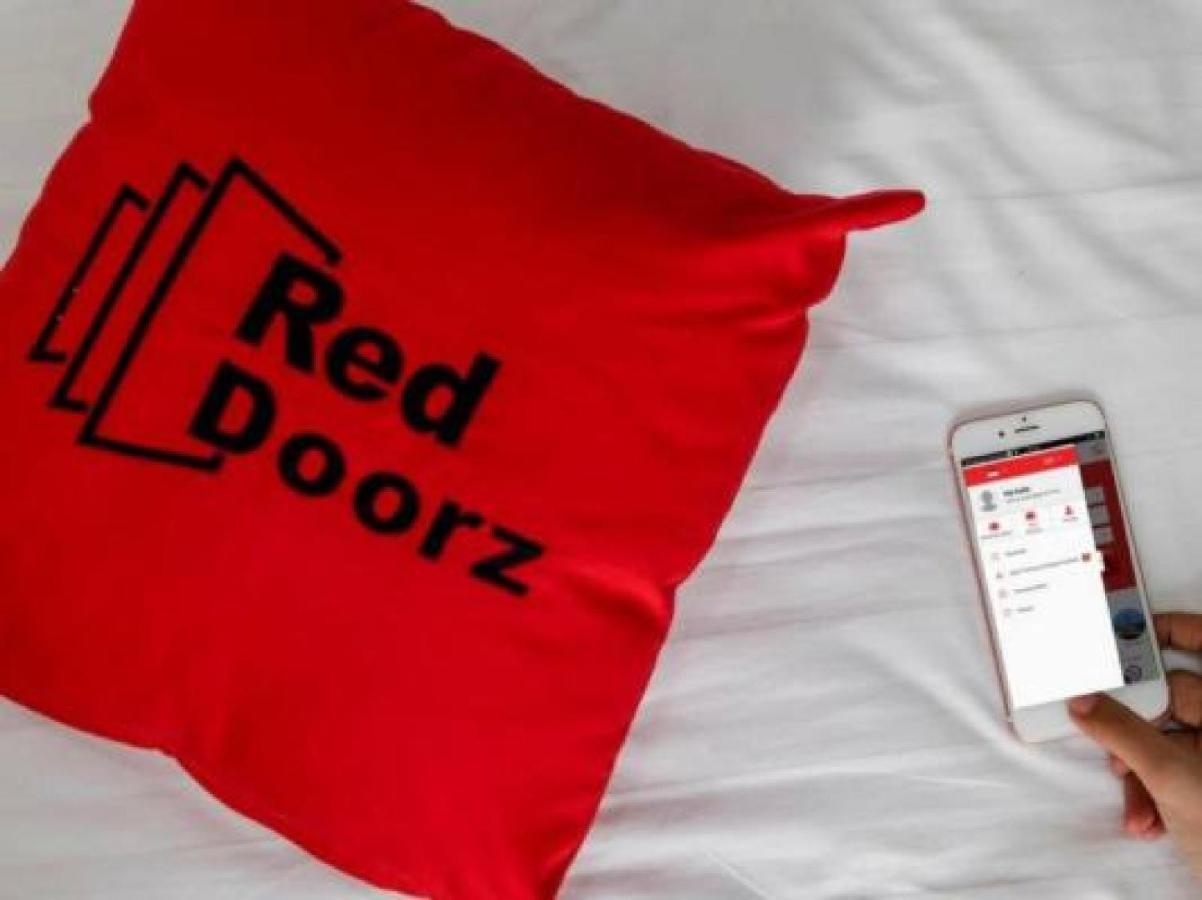 RedDoorz near Jalan Jendral Sudirman Manado Hotel Bagian luar foto